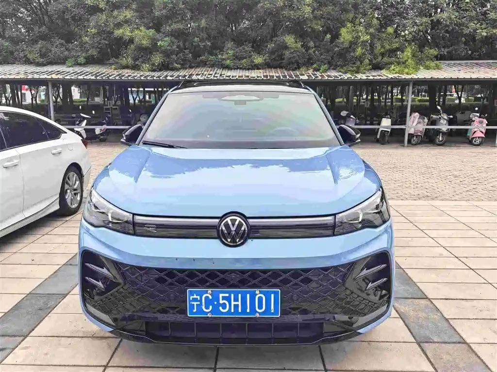 Volkswagen Tiguan L — миниатюра 3