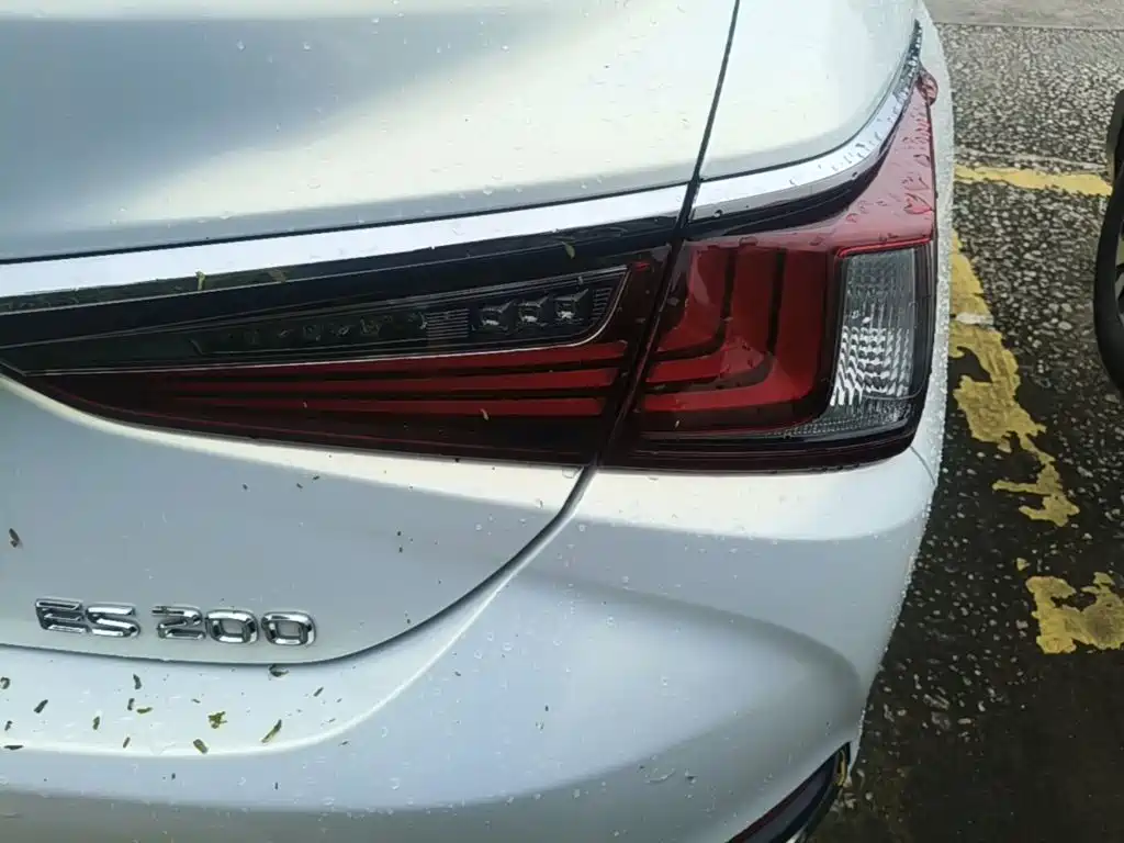 Lexus ES — миниатюра 8