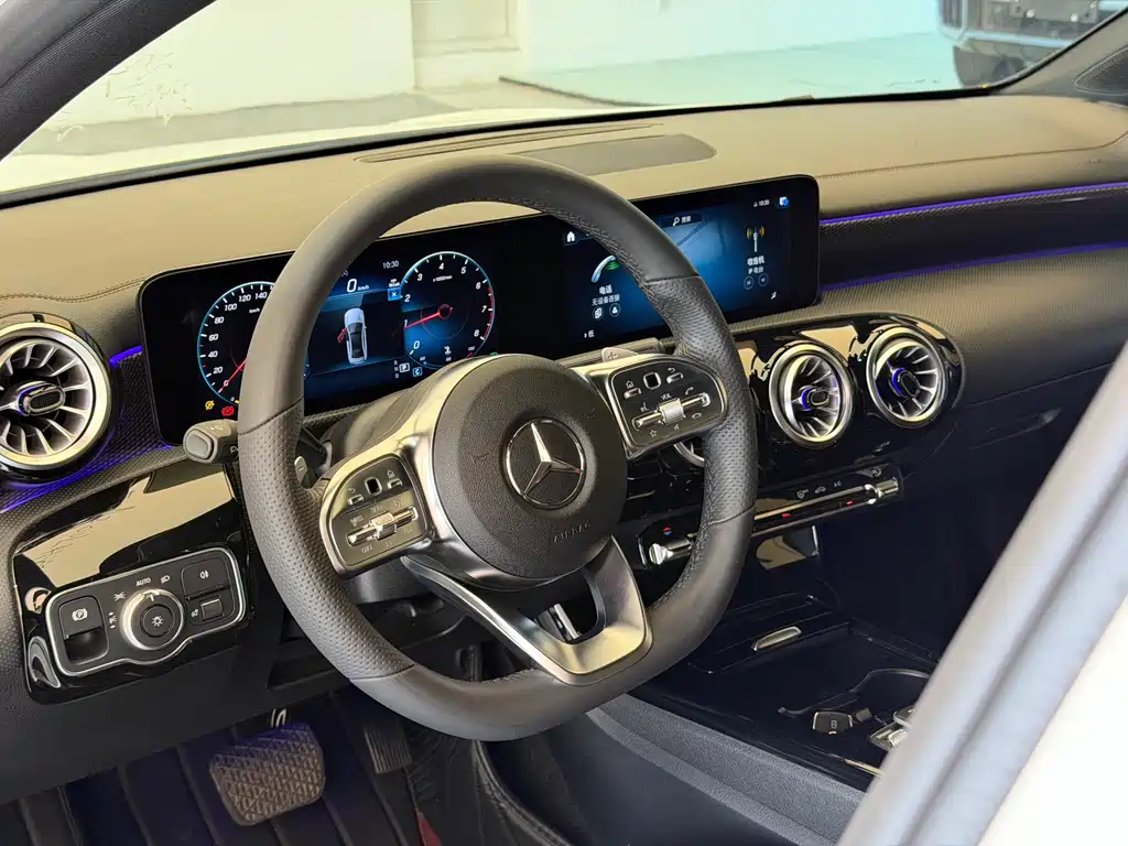 Mercedes-Benz A-Class — миниатюра 9