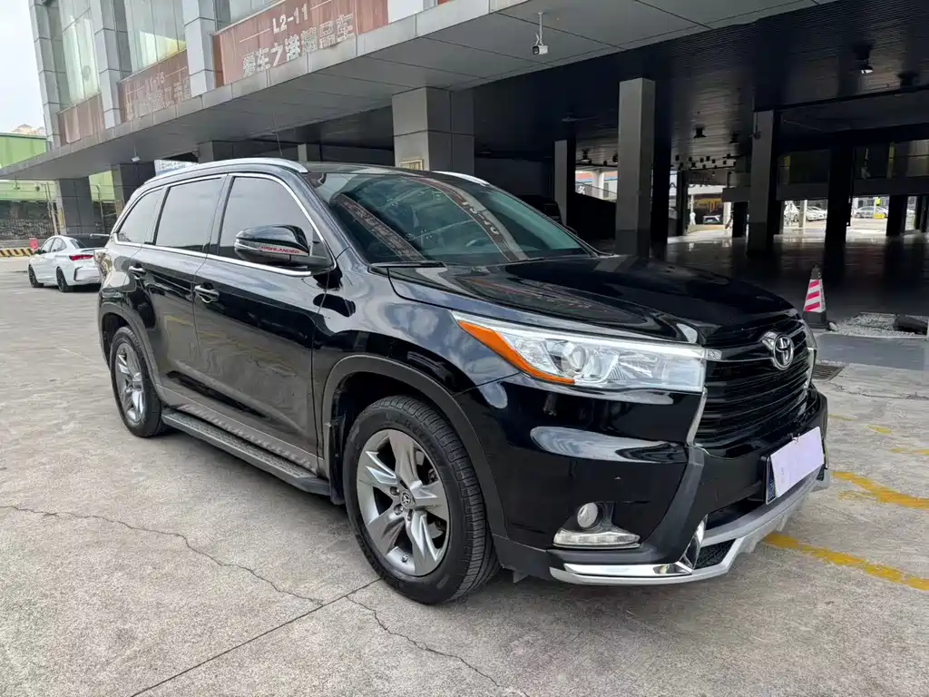 TOYOTA HIGHLANDER