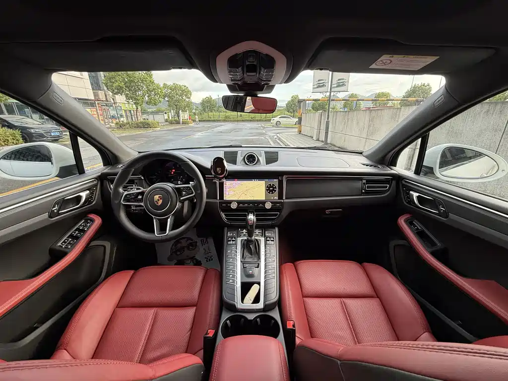 Porsche Macan — миниатюра 11