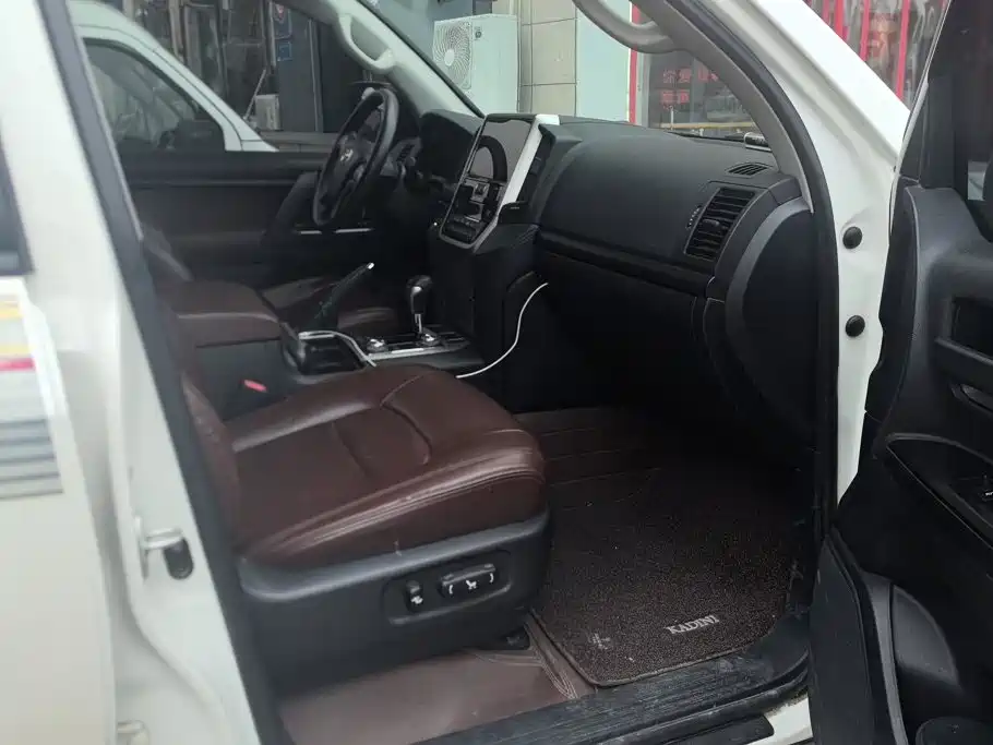 Toyota Land Cruiser — миниатюра 8