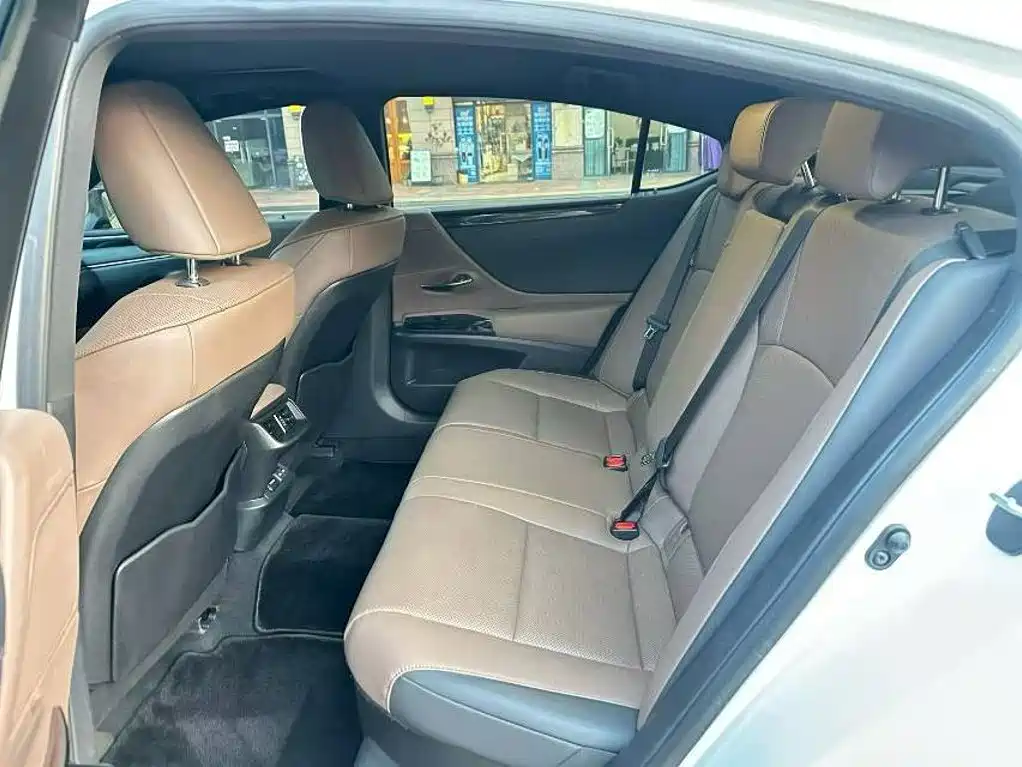 Lexus ES — миниатюра 6