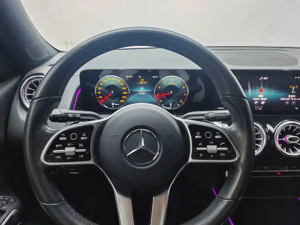 Mercedes-Benz GLB — миниатюра 16