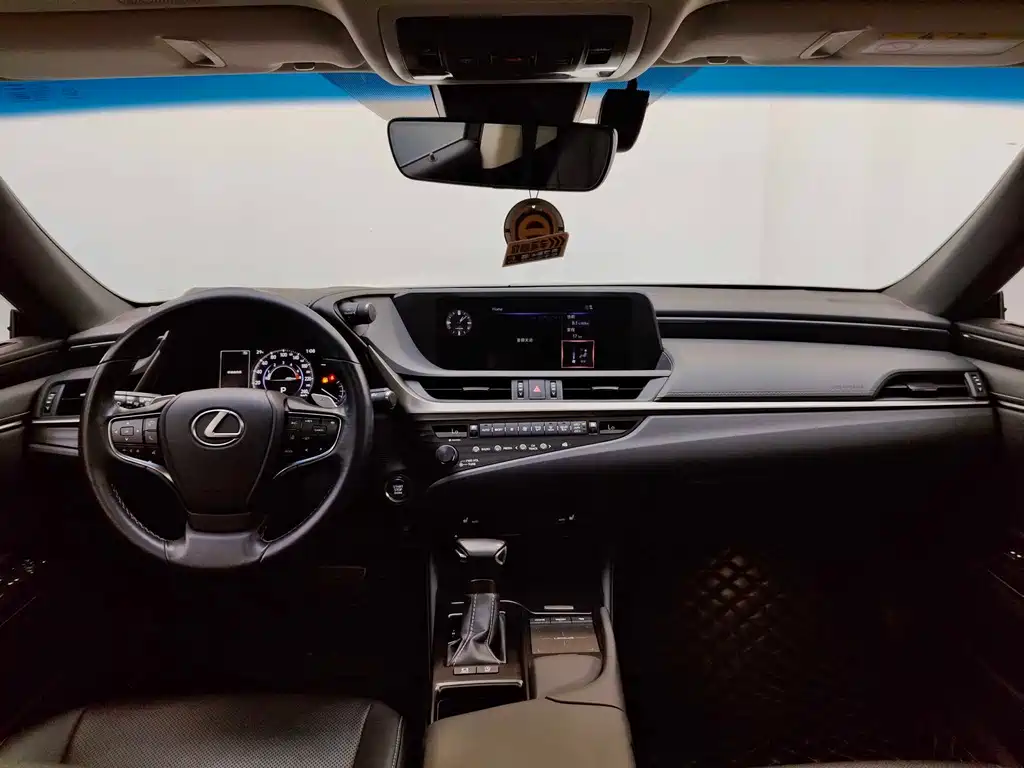 Lexus ES 2020 200