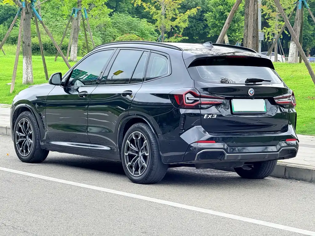 BMW iX3 — миниатюра 7