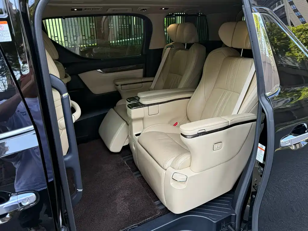 Toyota Alphard 2021 2.5L Luxury