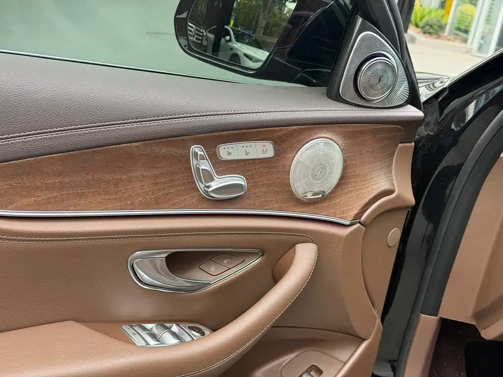 Mercedes-Benz E-Class — миниатюра 10