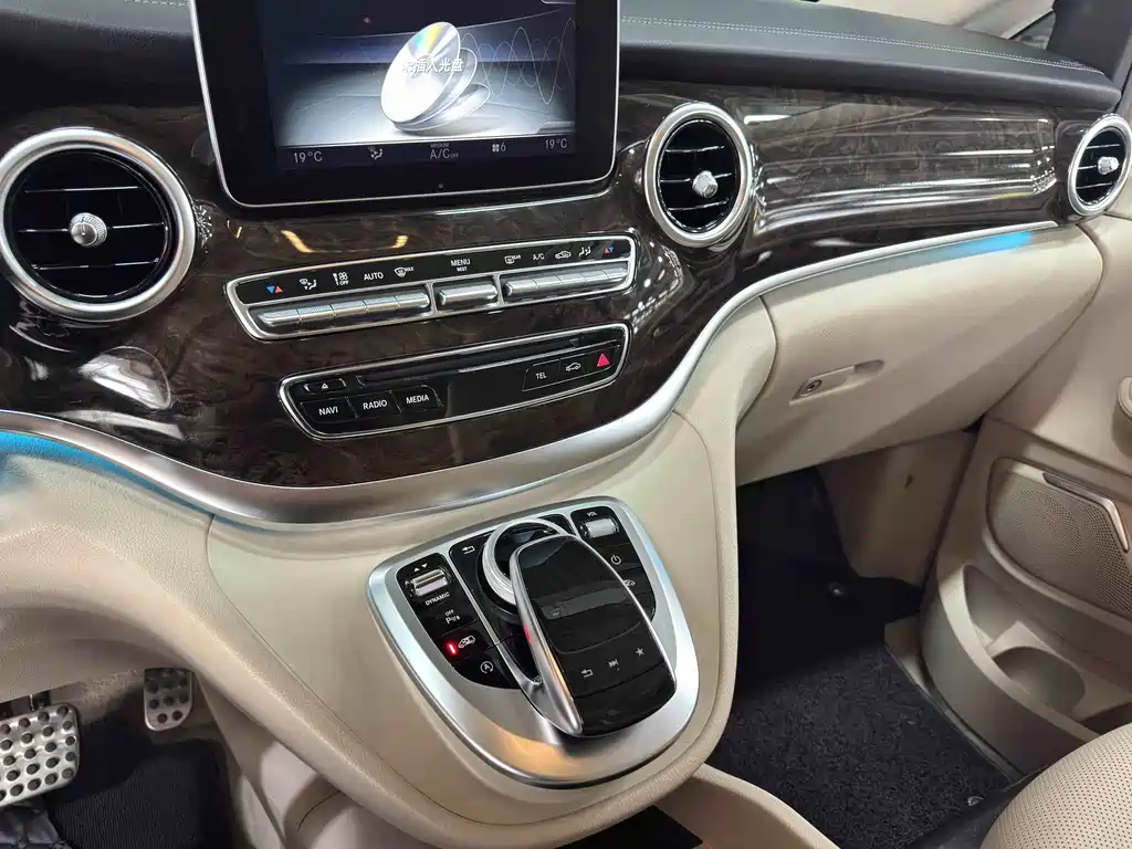 Mercedes-Benz V-Class — миниатюра 17