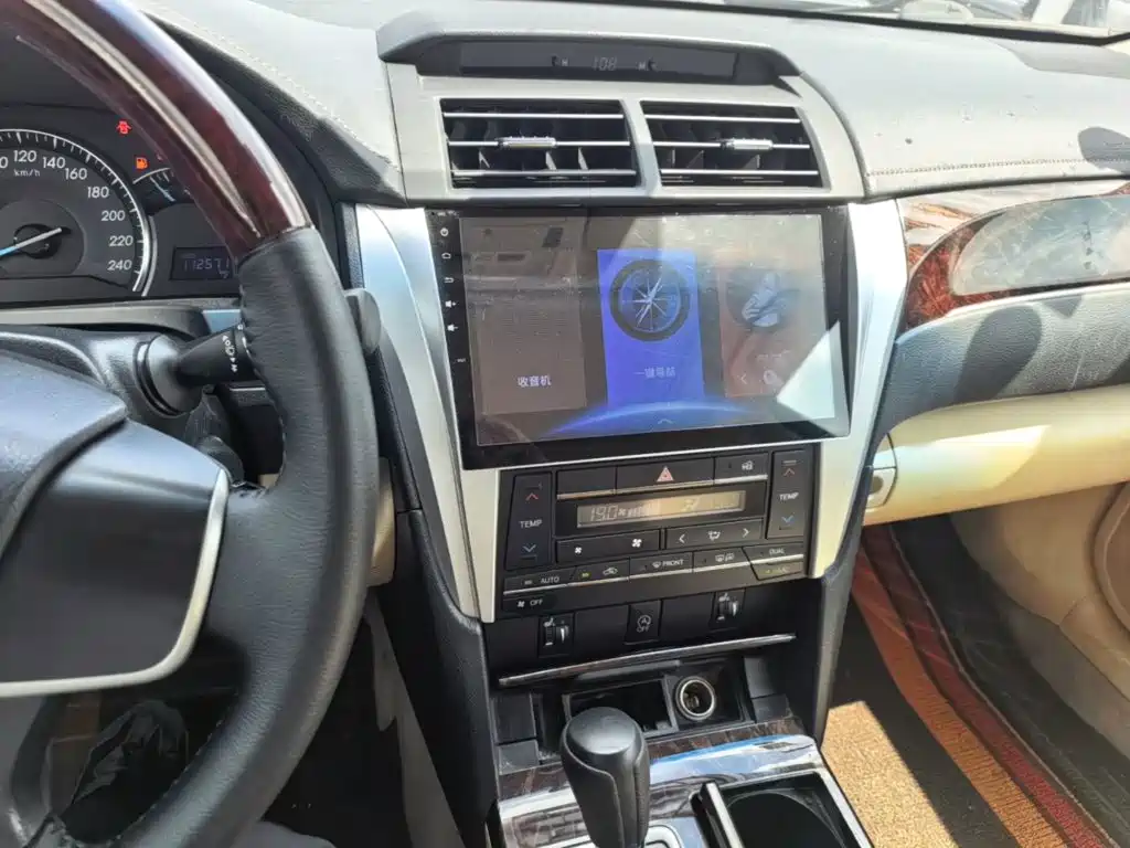 Toyota Camry — миниатюра 13
