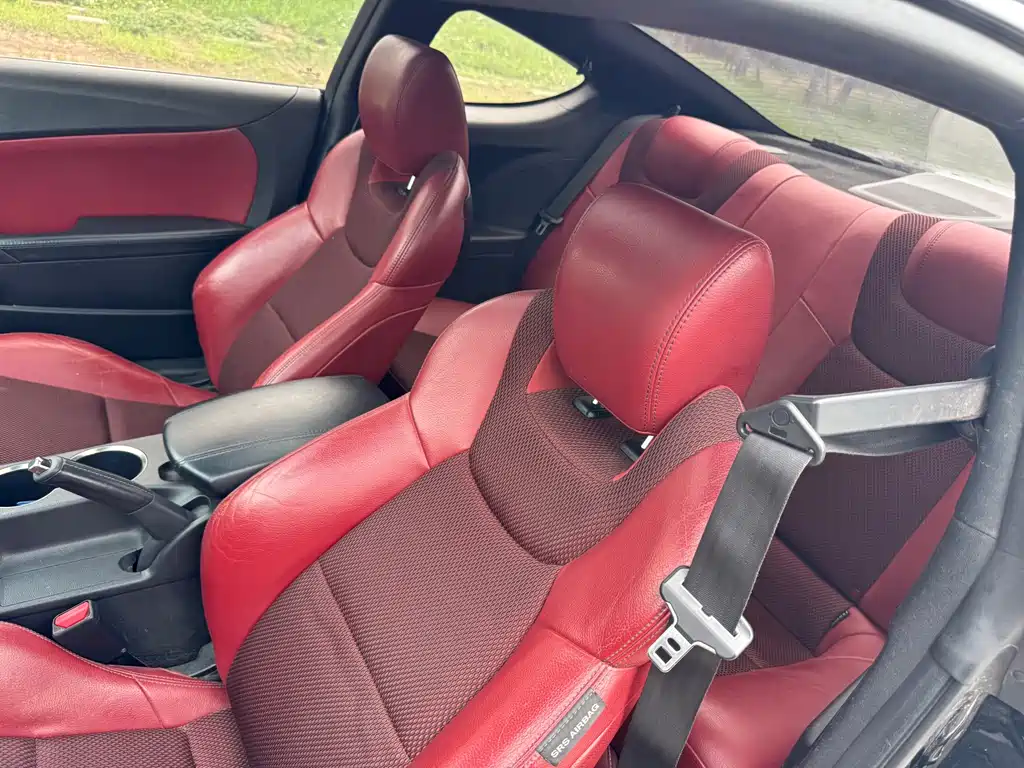 Hyundai Genesis Coupe 2.0T Auto Luxury Edition, фото 12