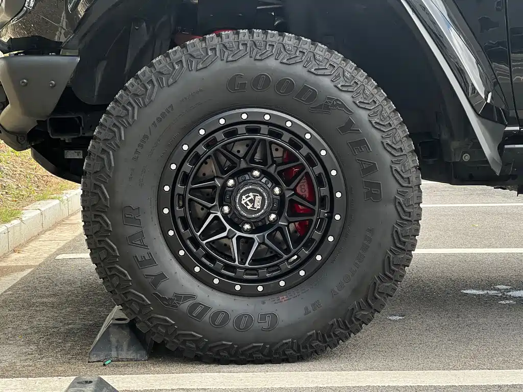 Ford Bronco — миниатюра 8