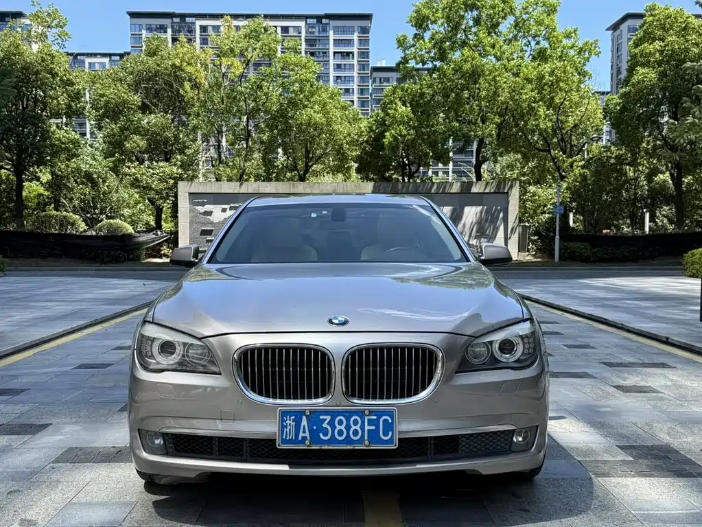 BMW 7 Series — миниатюра 2