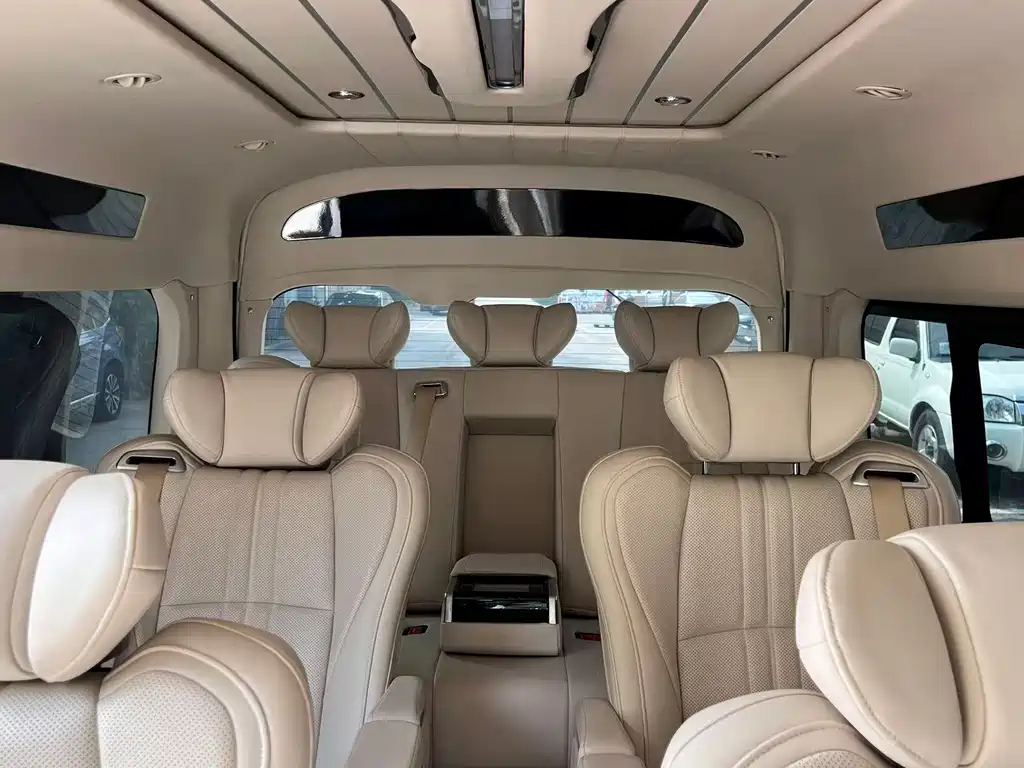 Toyota HiAce 2024 3.5L AT