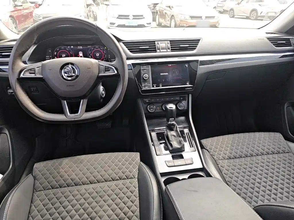 Skoda Superb — миниатюра 10