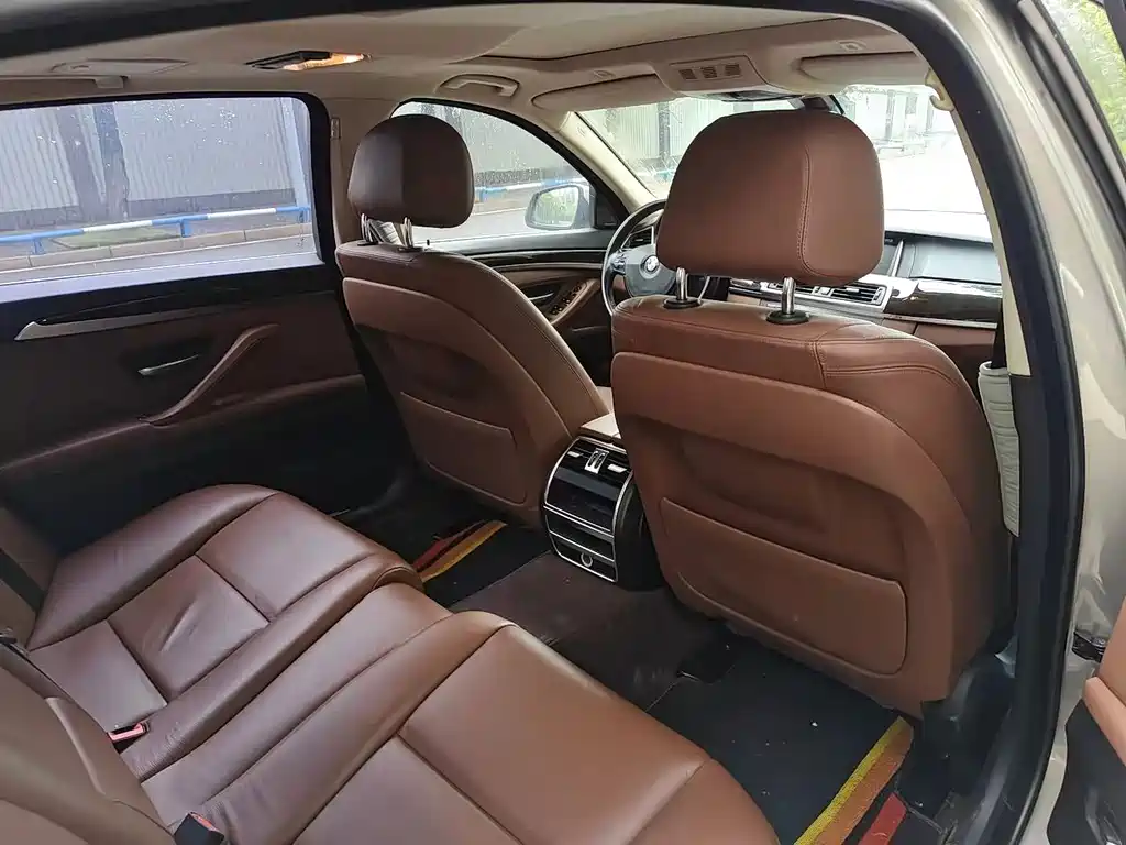 BMW 5 Series — миниатюра 6