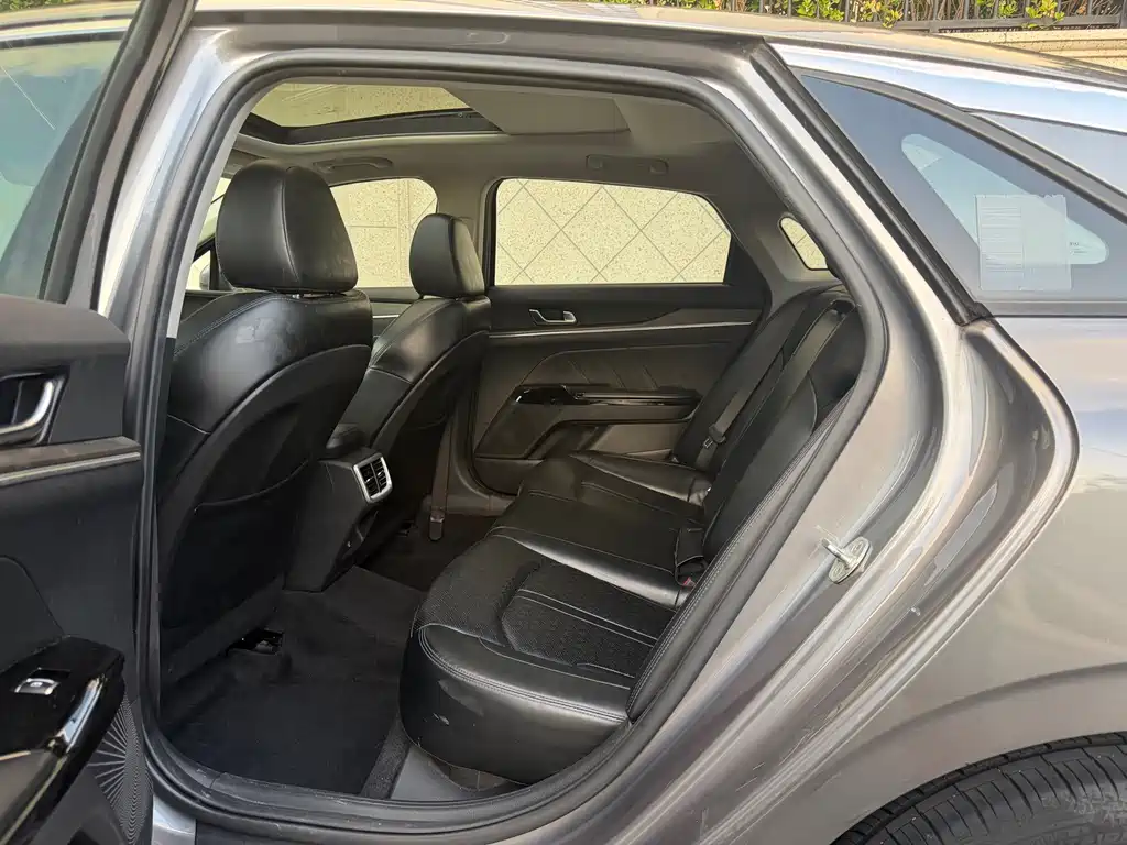Kia K5 - фото 7
