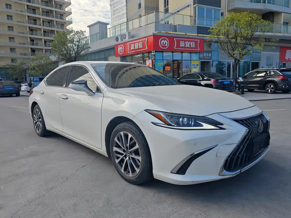 Lexus ES — миниатюра 6