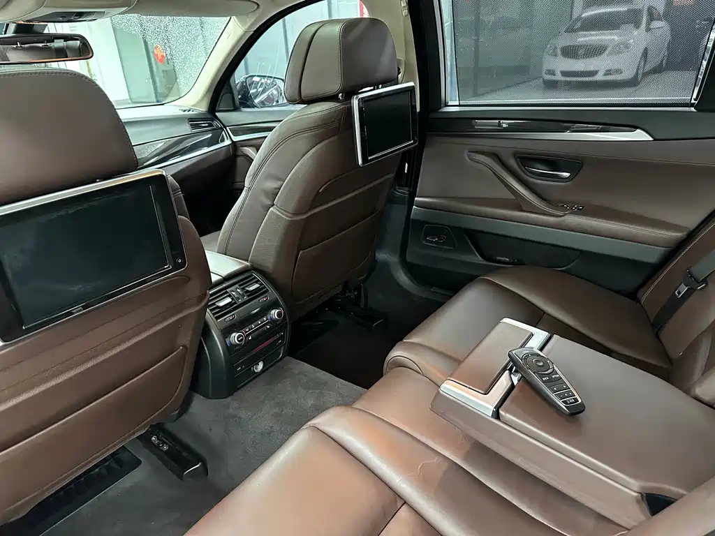 BMW 5 Series — миниатюра 25