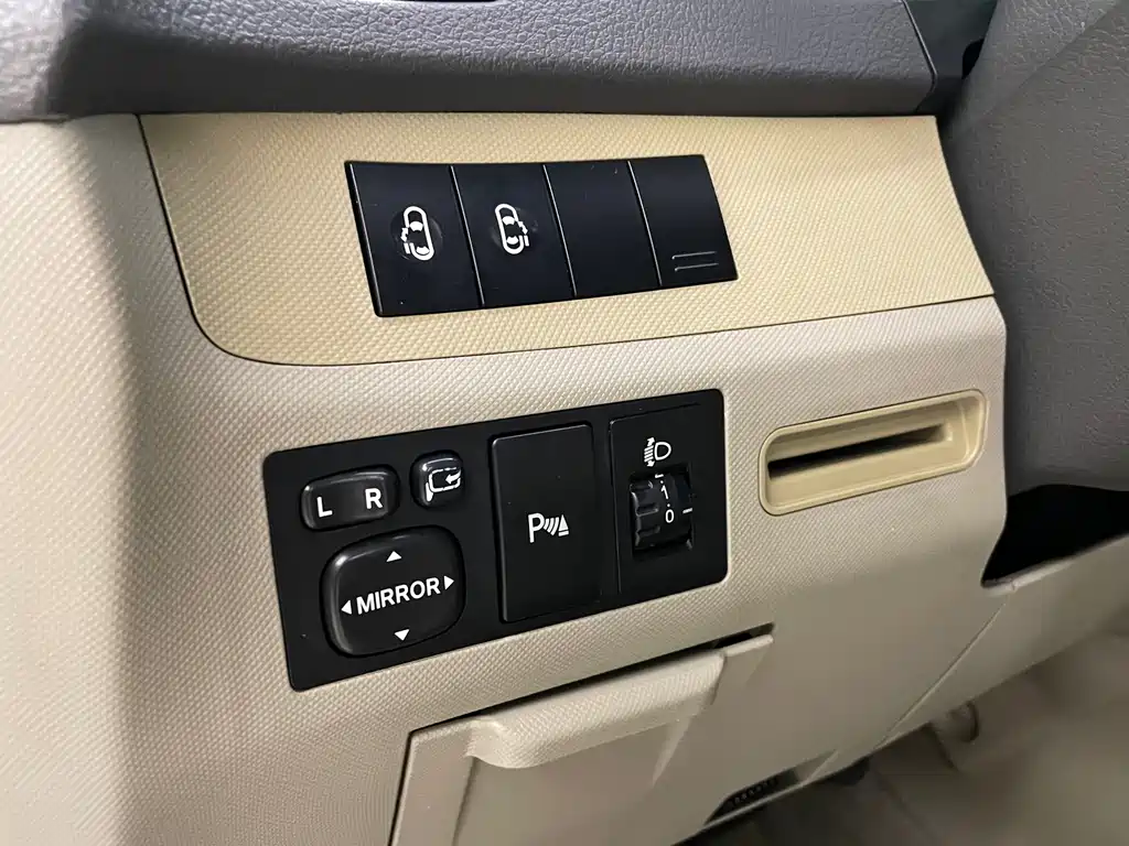 BYD M6 — миниатюра 32
