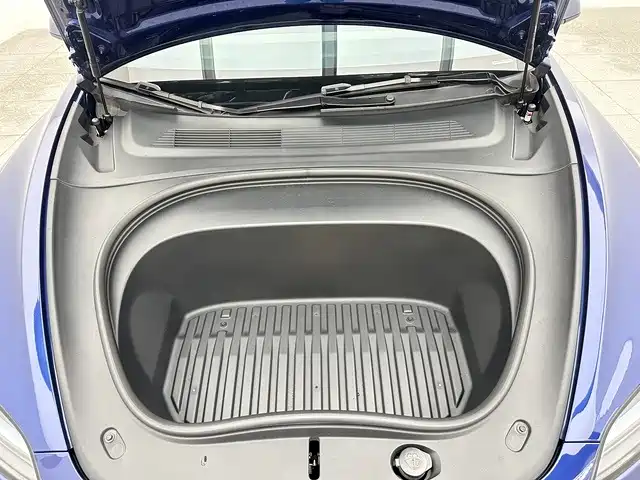Tesla Model 3 — миниатюра 16