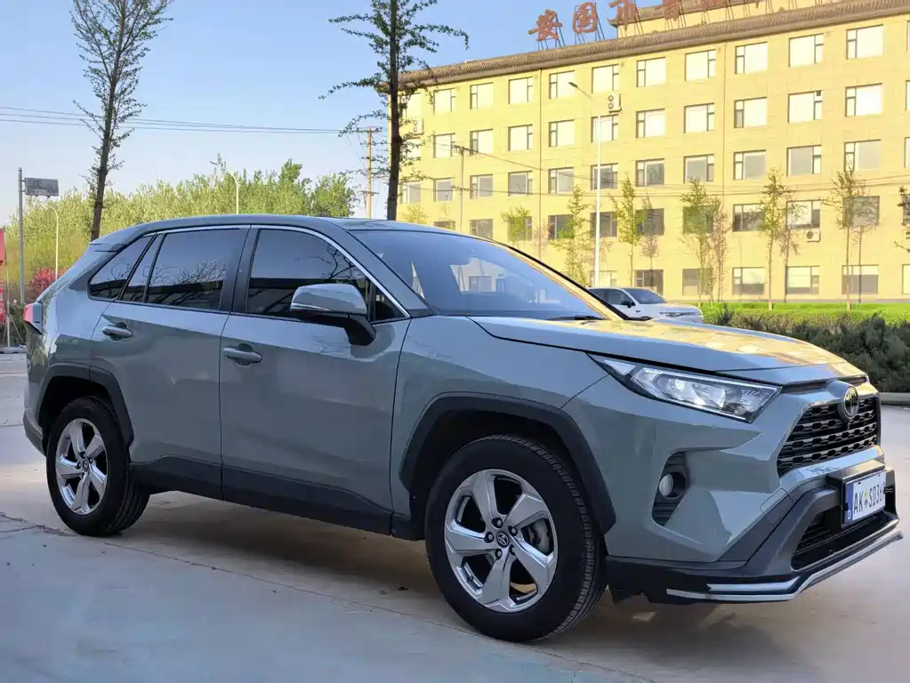 Toyota RAV4 — миниатюра 3