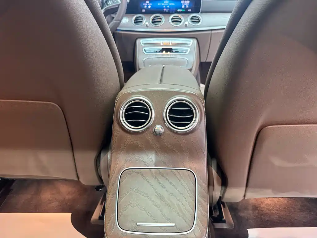 Mercedes-Benz E-Class — миниатюра 19