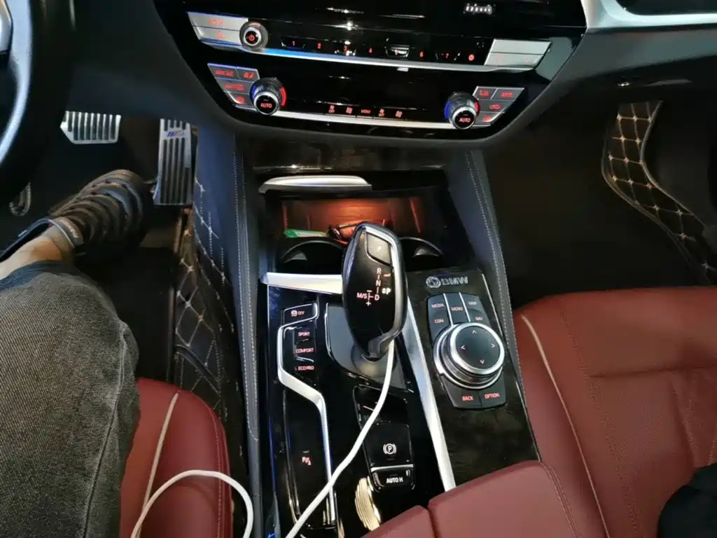 BMW 5 Series — миниатюра 14