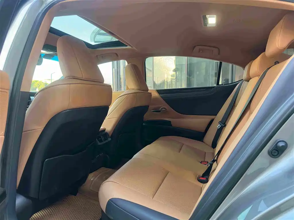 Lexus ES — миниатюра 5