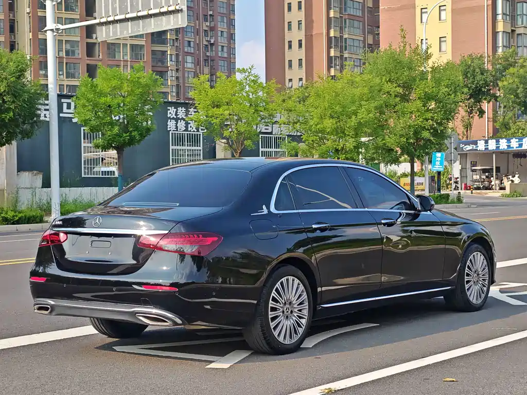Mercedes-Benz E-Class — миниатюра 32