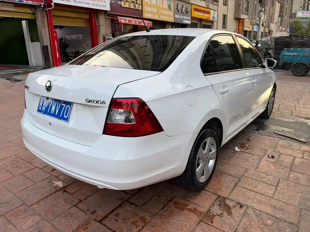 Skoda Rapid — миниатюра 6