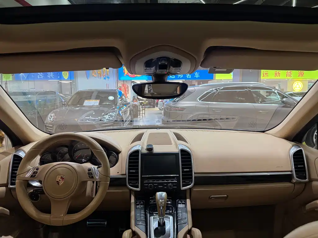 Porsche Cayenne — миниатюра 11