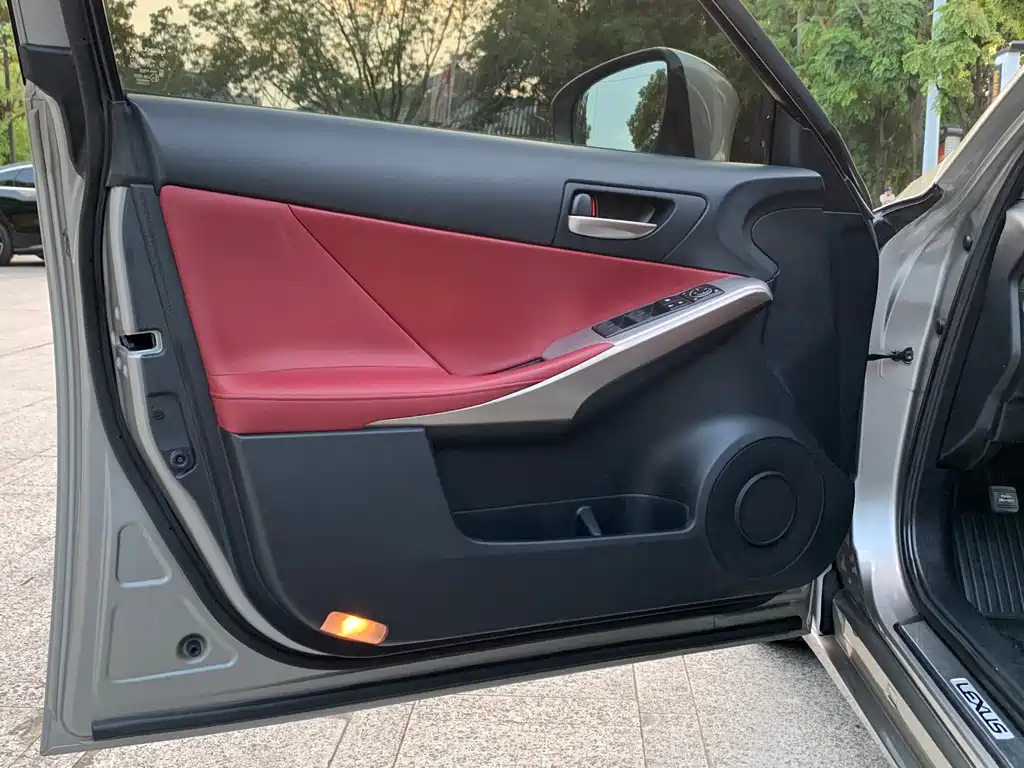 Lexus IS — миниатюра 9