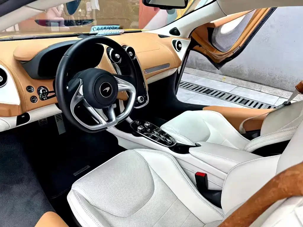 McLaren GT — миниатюра 4