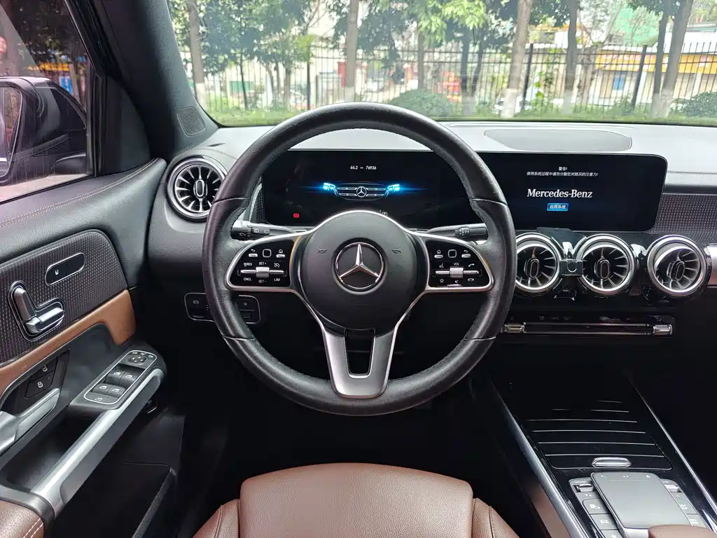 Mercedes-Benz GLB — миниатюра 10