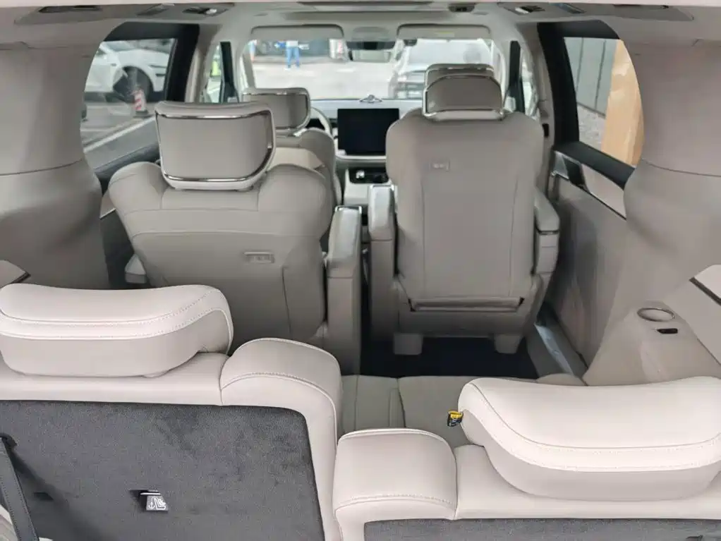 Volvo EM90 — миниатюра 22