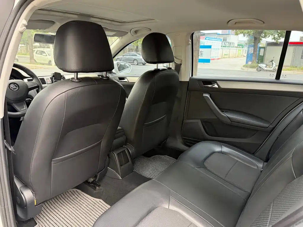 Skoda Rapid Spaceback — миниатюра 7
