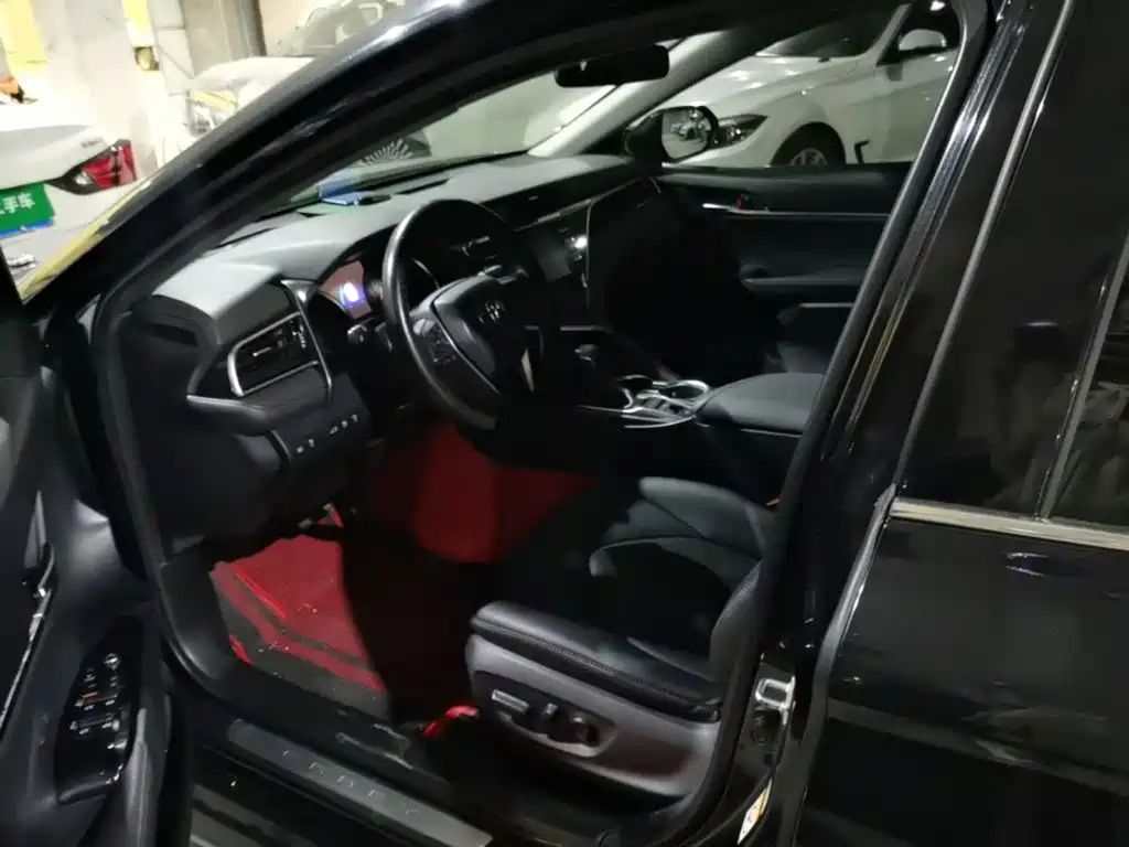 Toyota Camry — миниатюра 12