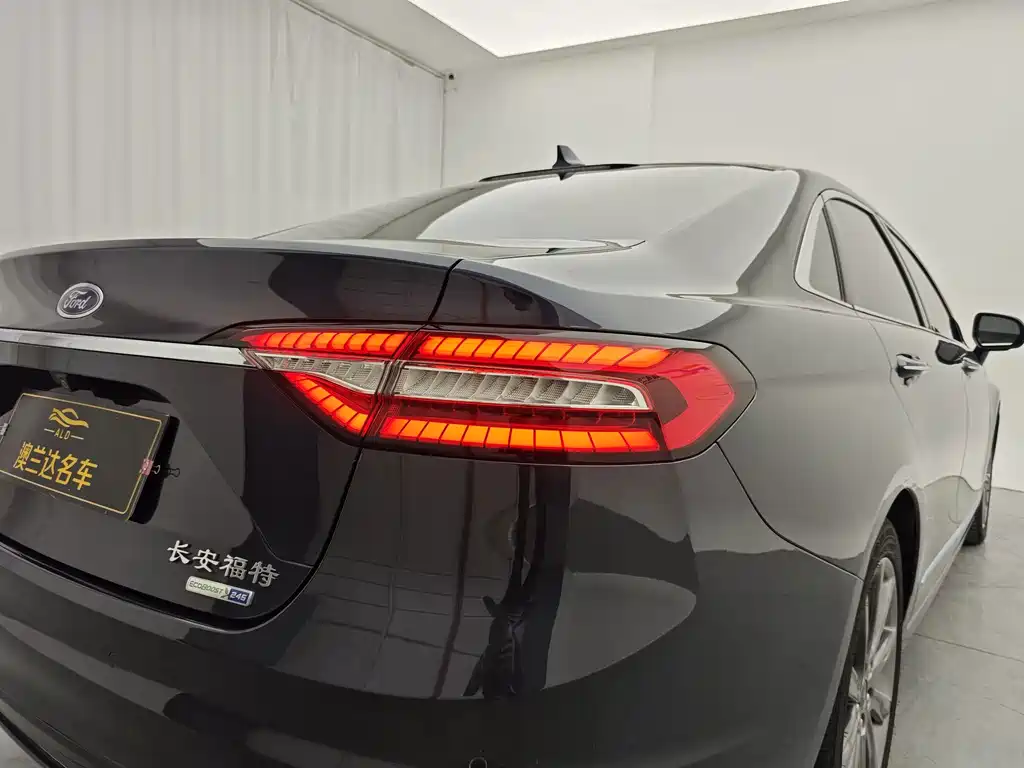 Ford Taurus — миниатюра 13