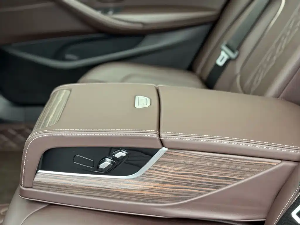 BMW 5 Series — миниатюра 32