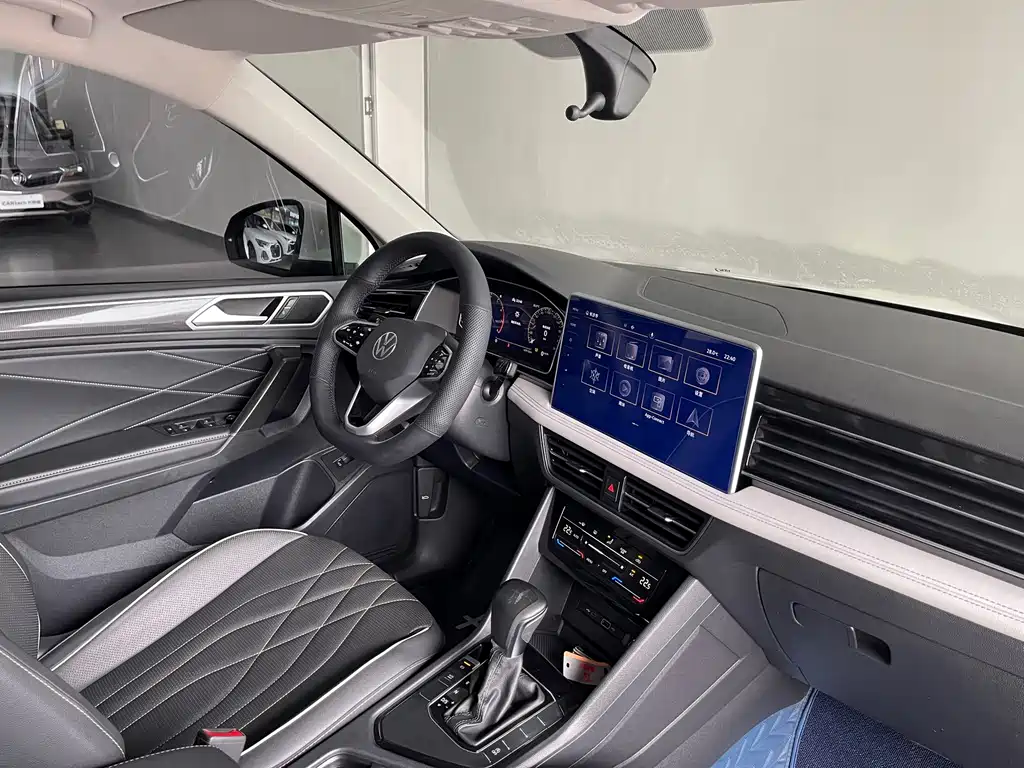 Volkswagen Tiguan L — миниатюра 30