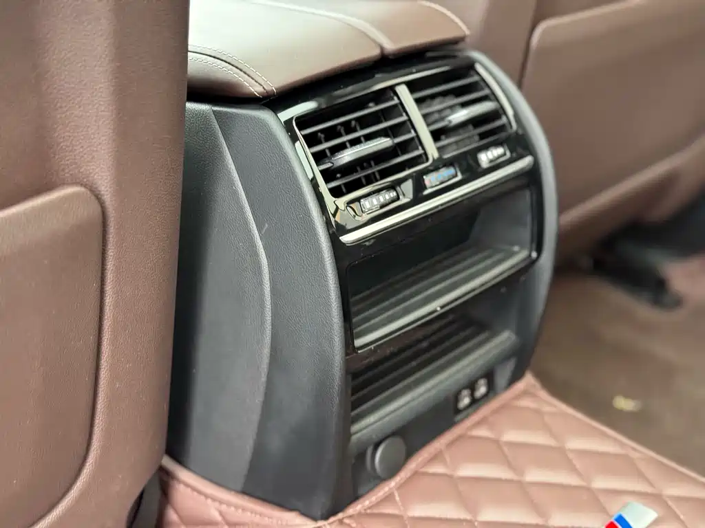 BMW 5 Series — миниатюра 27