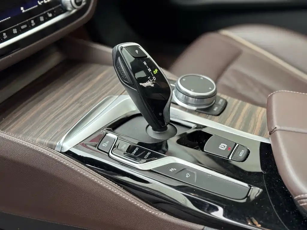 BMW 5 Series — миниатюра 17