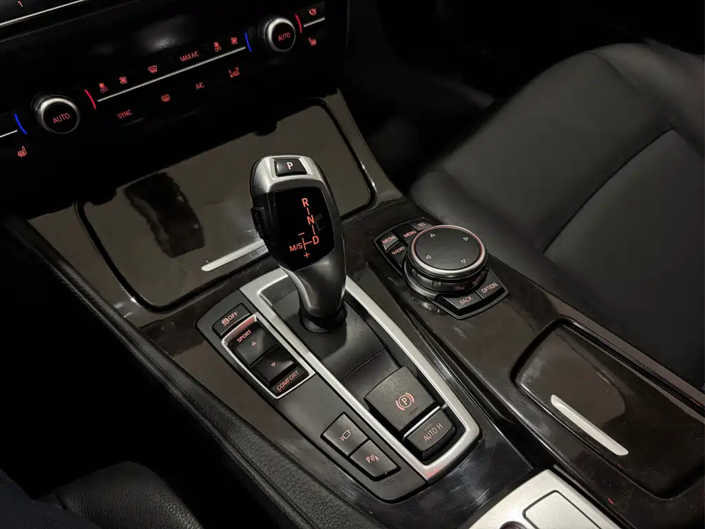BMW 5 Series — миниатюра 8