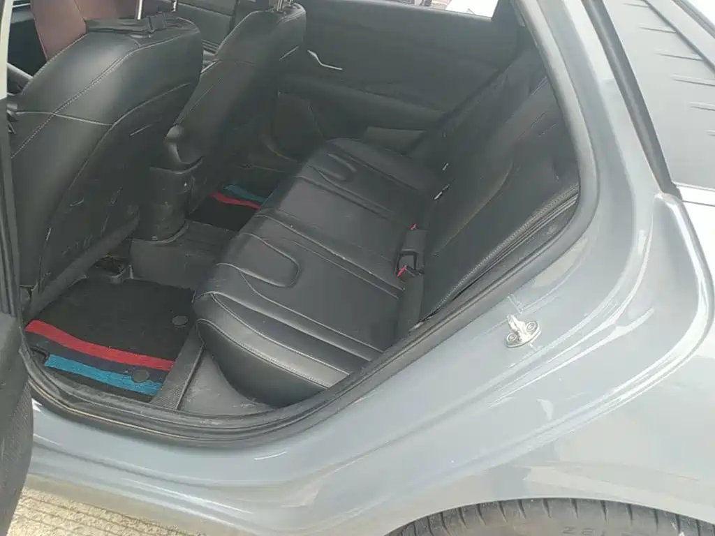 Hyundai Elantra — миниатюра 17
