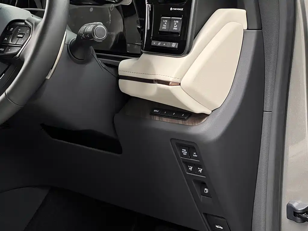 Lexus LM — фотографии объявления, Фото 25