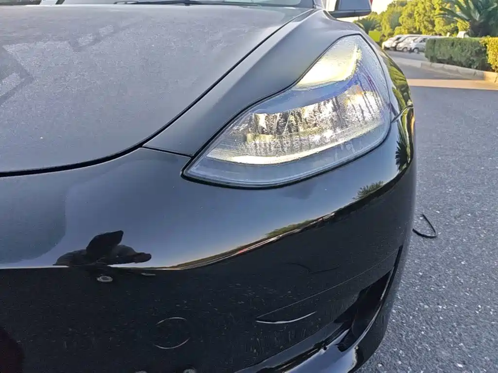 Tesla Model 3 — миниатюра 24