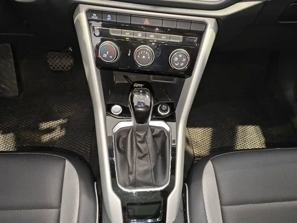 Volkswagen T-Roc — миниатюра 14