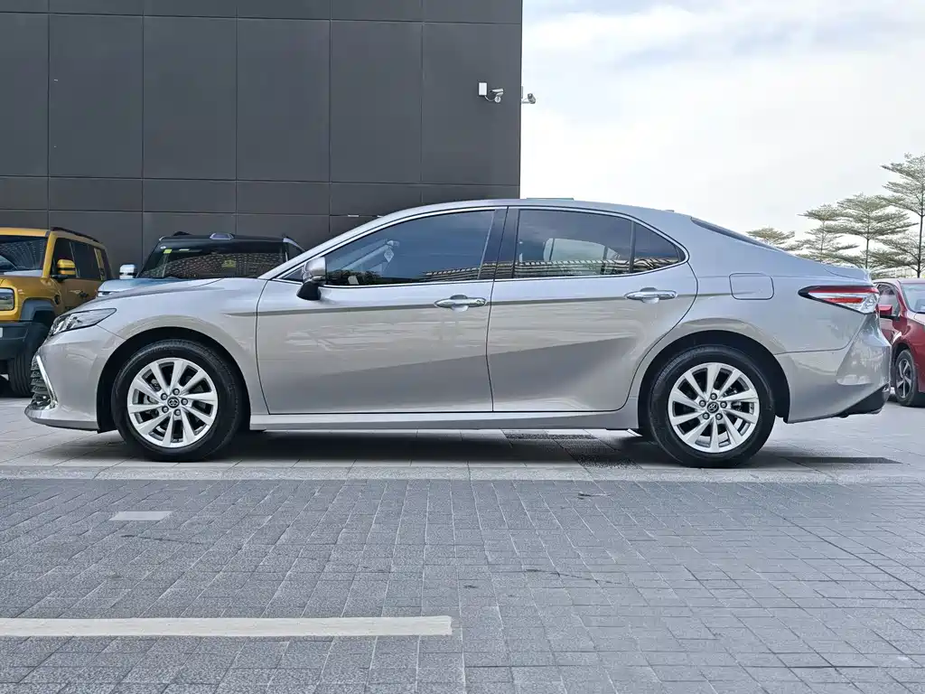 Toyota Camry — миниатюра 22
