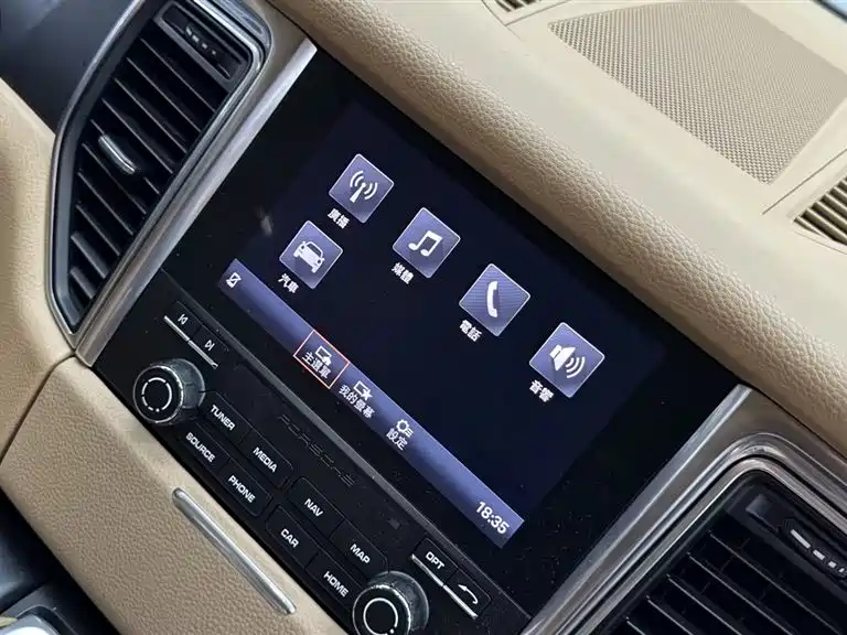 Porsche Macan — миниатюра 14